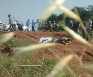 Mortos a tiro e cadeados na boca