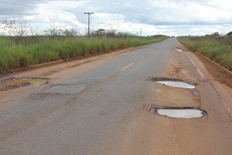 Costa Rica: Buracos na MS 306 causa perigo aos motoristas