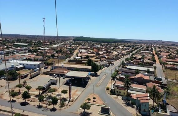 Mulher quebra vidros da Prefeitura em busca do marido