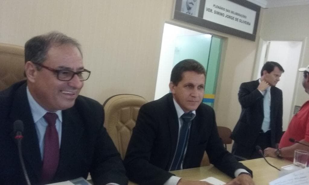 Vereadores mudam de partidos e trocam “farpas” na sessão da Câmara