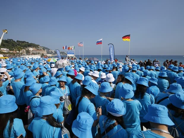 Bilionário chinês paga viagem para a Espanha a 2,5 mil funcionários