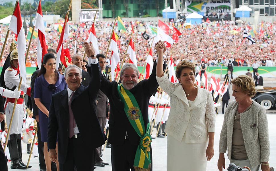 Urgente! O Brasil procura uma pessoa honesta que possa ser presidente do país. Alguém se sente a altura?
