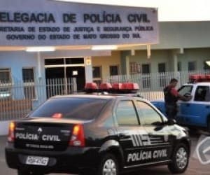 Mais violência em Costa Rica: Homem ameaça cortar pescoço da filha
