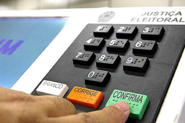 Professora Evair é a pré-candidata da oposição