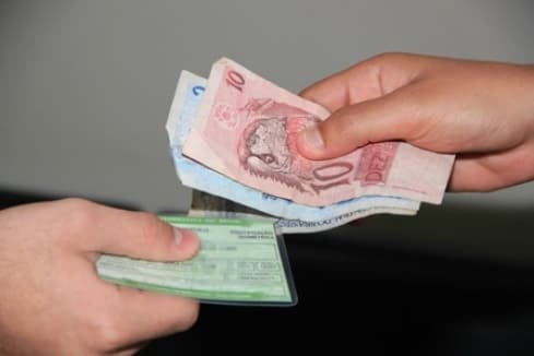 Candidato estaria comprando votos com Nota Promissória ?