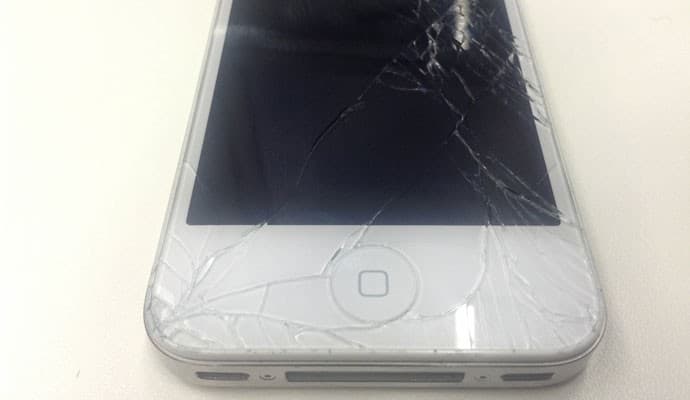 Ladrão: "Não quero esse celular velho"! E, bate na vítima