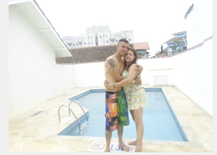 Mulher mata o marido e chama a policia