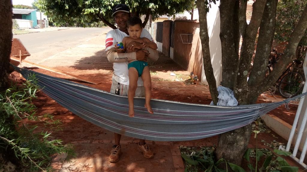 Costa Rica: Pai fica com filho que mãe abandonou