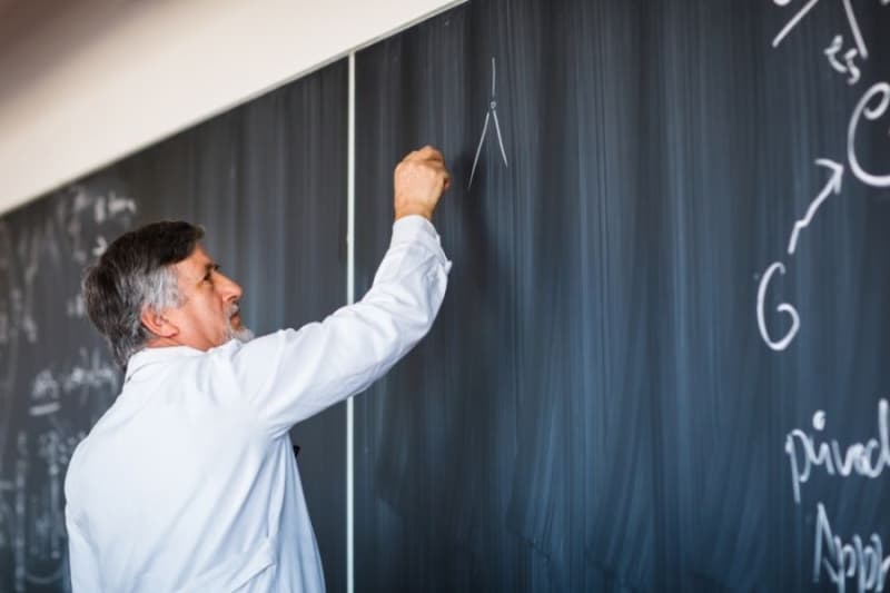 Estudo mostra que mais de 22 mil professores ameaçados por estudantes