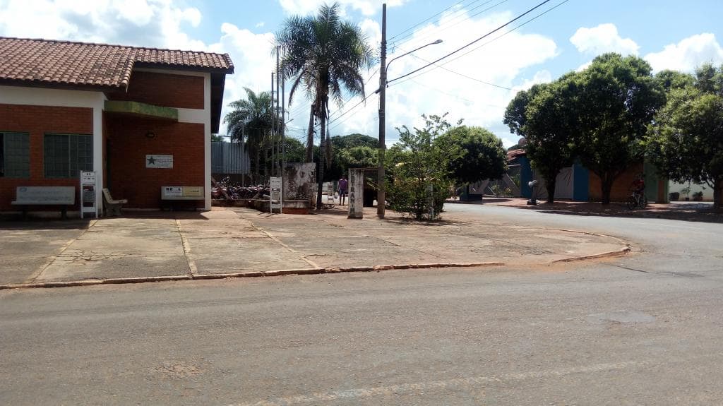 Carros e sucatas foram retirados de frente da Ciretran de Costa Rica