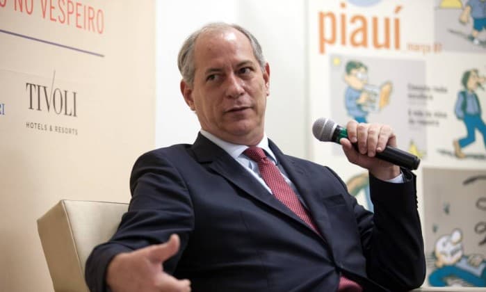 Ciro Gomes dá exemplo, e abriu mão de receber pensões imorais