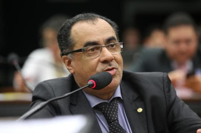 Deputado condenado à prisão é autorizado a exercer o mandato durante o dia