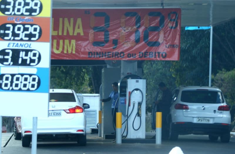 Justiça "dependente do governo" mantém a alta nos combustíveis