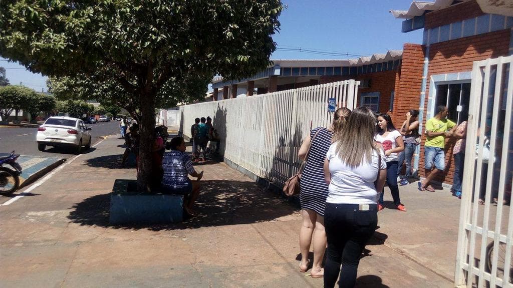 Hoje: Posto de Saúde lotado em Costa Rica