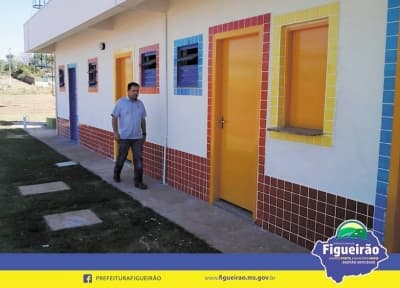Prefeito visita obras da creche e fica satisfeito com o que viu