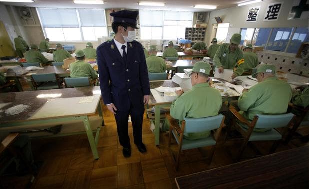 No Japão é assim, o preso levanta 5h da manhã e vai trabalhar