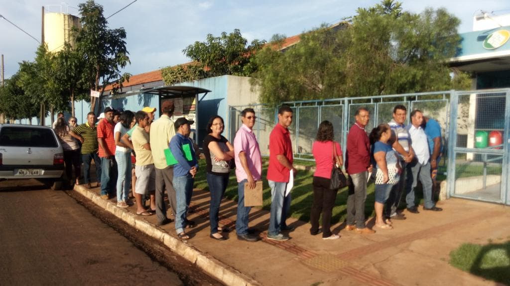 Costa Rica: Pessoas em busca de benefícios no INSS