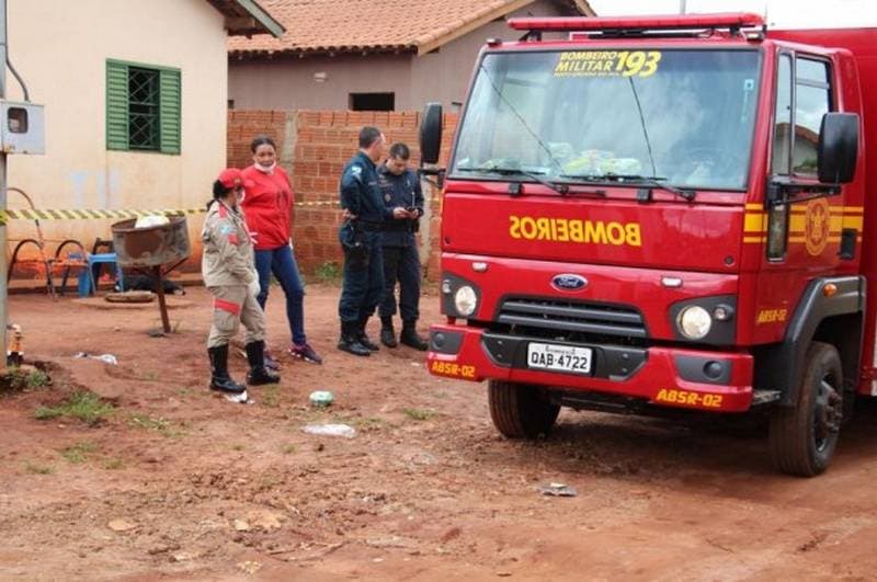 Aconteceu Hoje: Homem chega em casa e encontra mulher na cama com outro