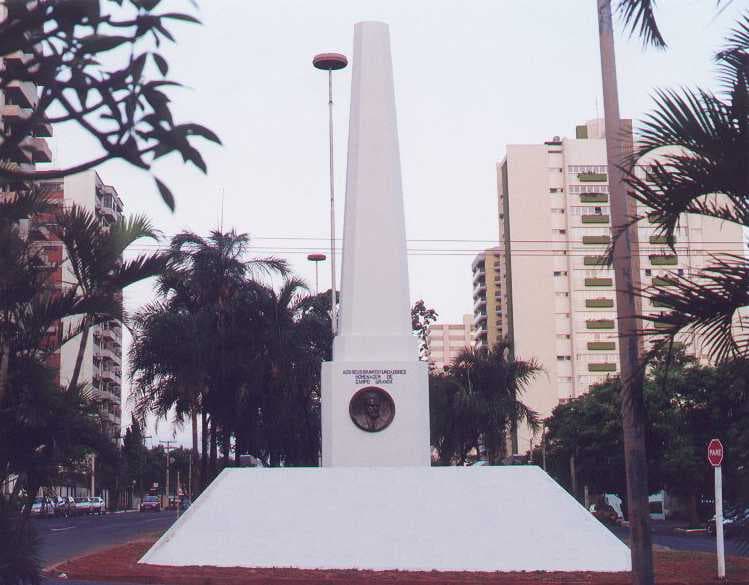 Ladrões roubam lojas no centro de Campo Grande