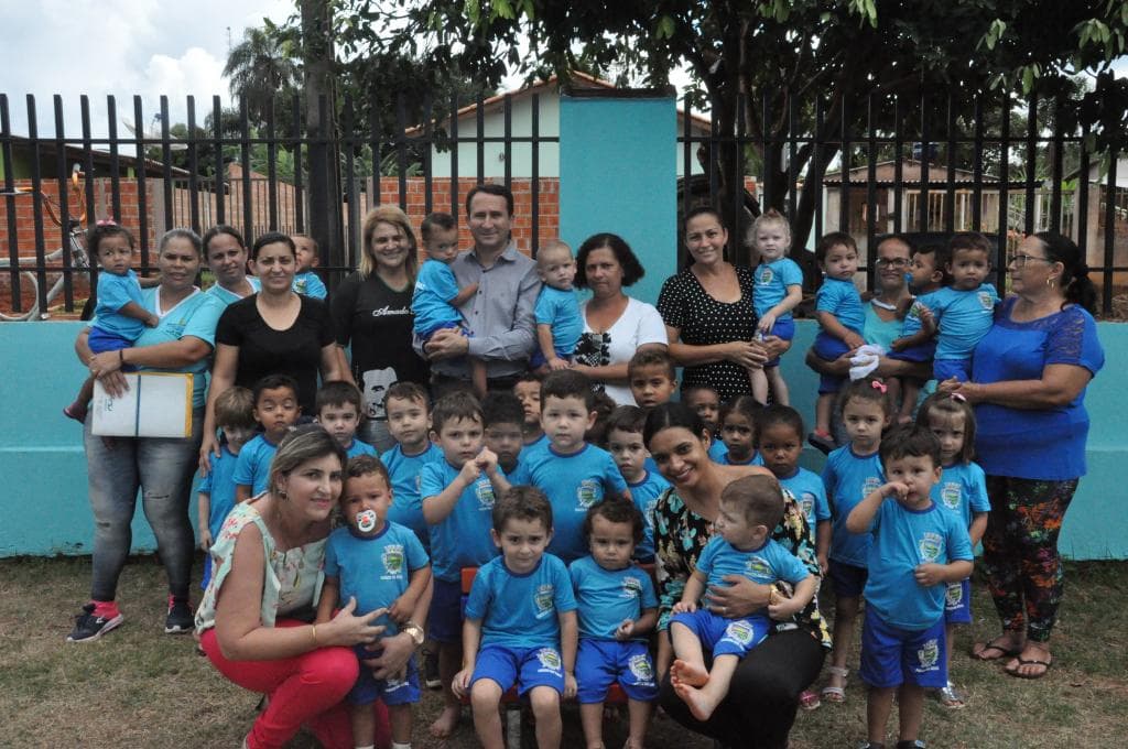 Paraíso das Águas: Prefeitura entrega uniformes aos alunos da Rede Municipal