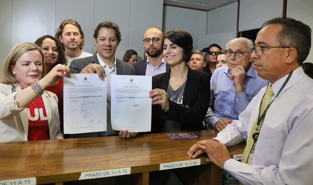 Lula registra candidatura no TSE