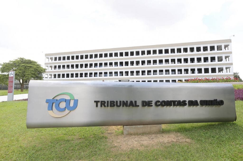 Salários: Governo paga mais de R$ 730 milhões de forma irregular