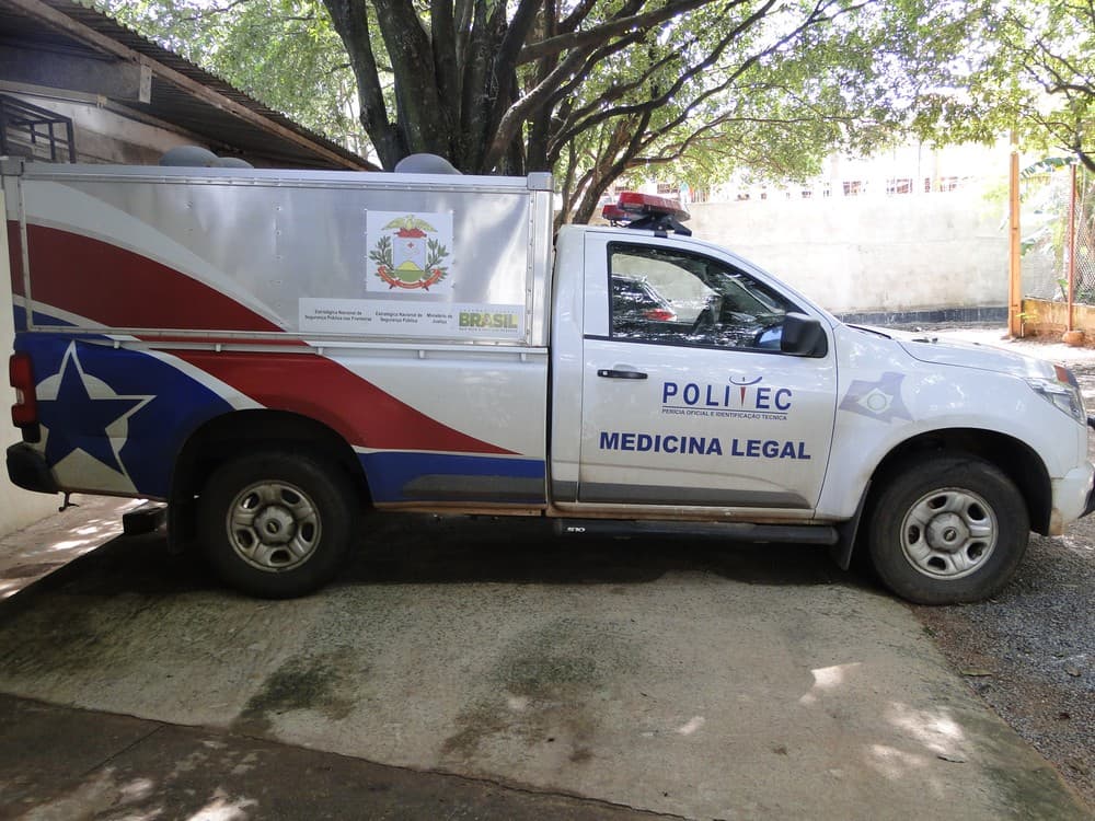 Marido vai dormir na sala e quando volta ao quarto encontra a esposa morta