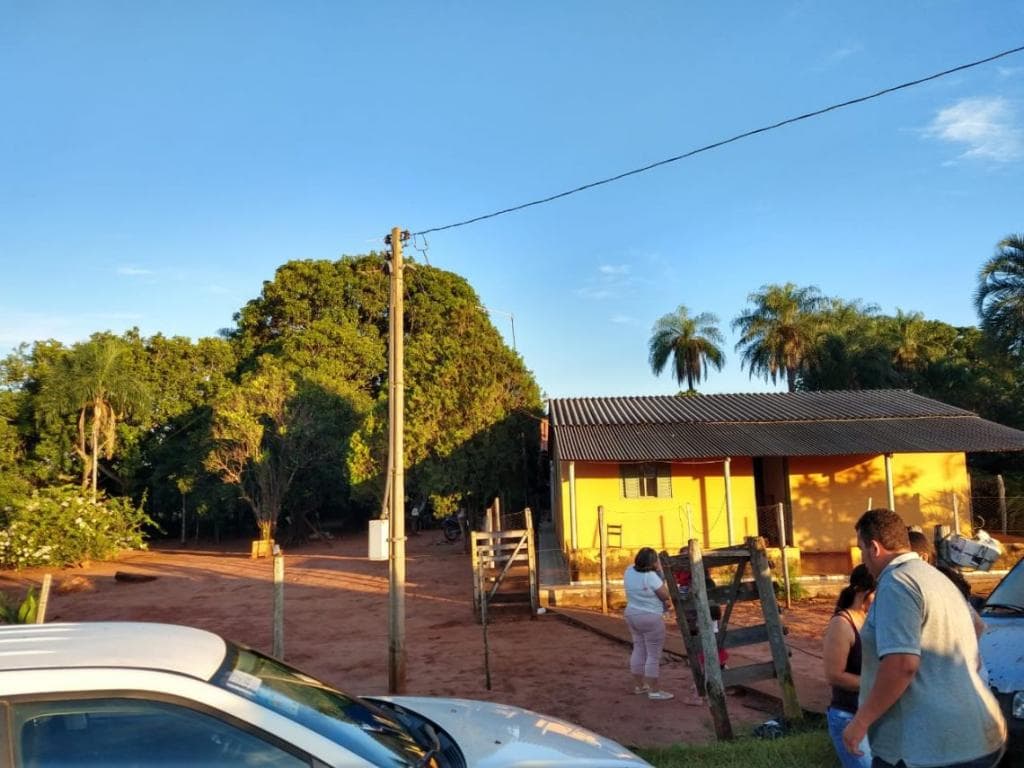 Em Costa Rica bandidos sequestram taxista e roubam F-350 em fazenda