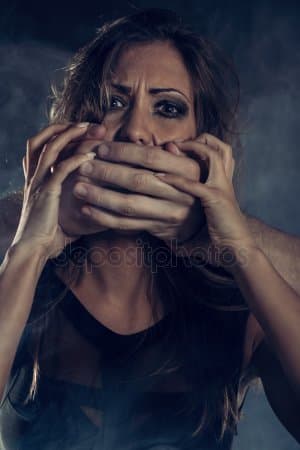 Costa Rica: Mulher procura a delegacia depois de ser ameaçada pelo ex