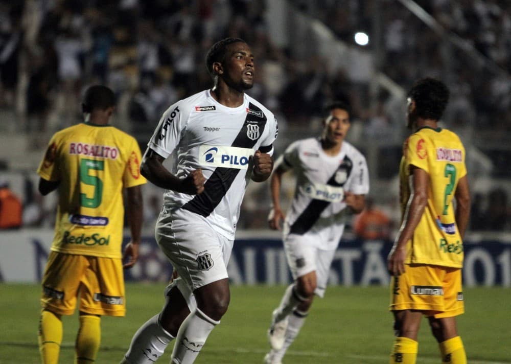 Hoje: Jogador do Vasco morre em acidente de moto