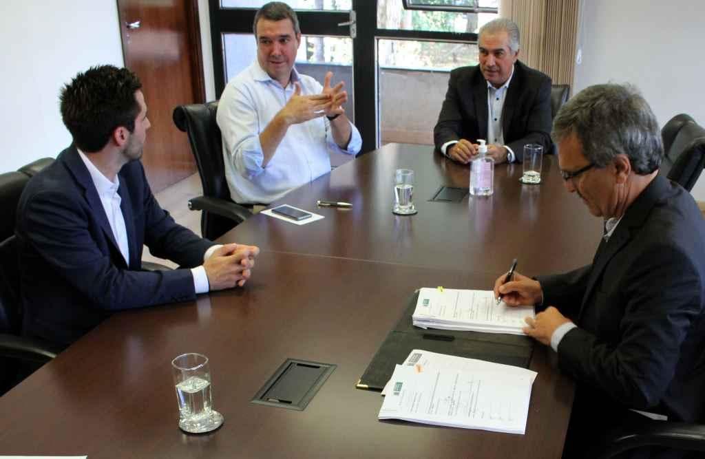 Governador assina contrato de concessão da MS-306