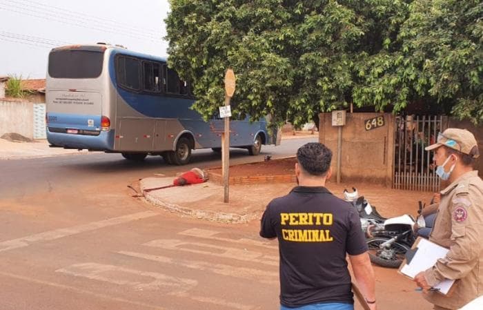 Costa Rica: Motociclista não respeita sinalização e provoca morte do carona