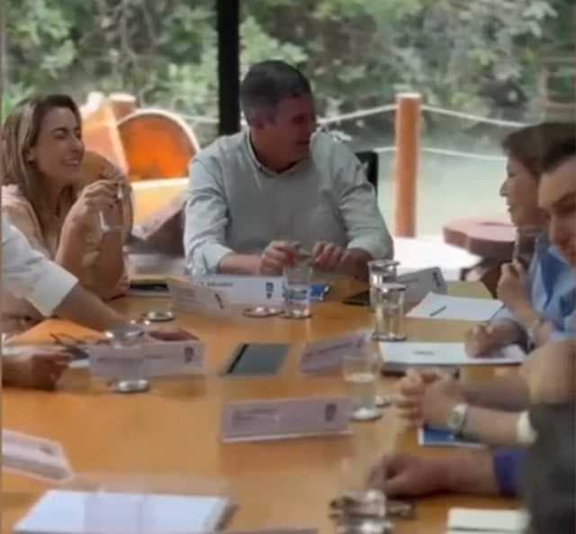 Eduardo Riedel reúne bancada, oficializa Soraya como líder e debate emendas